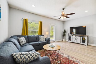 7664 Shadow Lake Dr in Panama City Beach, FL - Building Photo