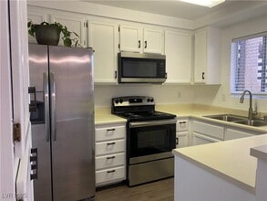 2160 Highpointe Dr in Laughlin, NV - Building Photo - Building Photo
