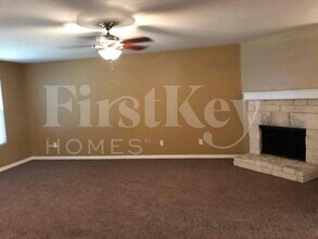 1401 Krista Dr in Burleson, TX - Foto de edificio - Building Photo