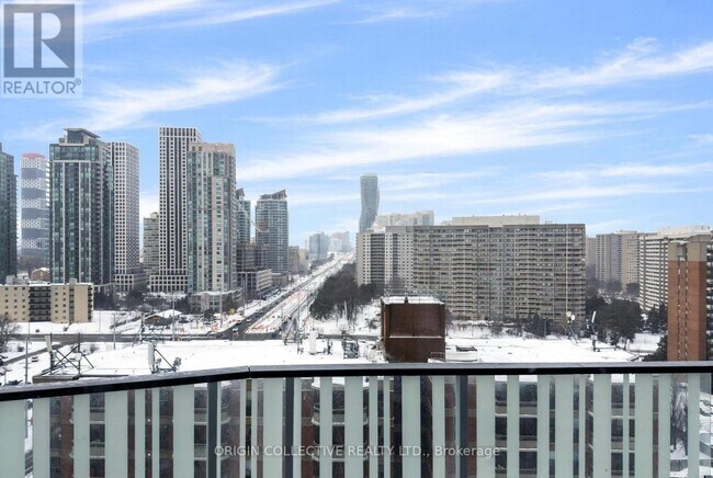 1 Fairview Rd E in Mississauga, ON - Building Photo - Building Photo