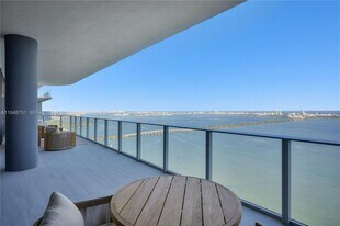 700 NE 24th St in Miami, FL - Building Photo