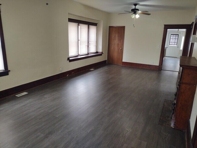455 W 2nd St in Hoisington, KS - Building Photo - Building Photo