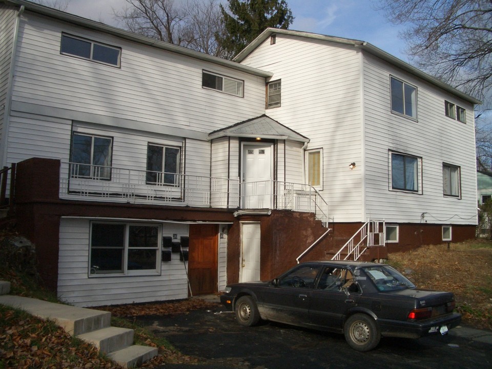 36 York Ave in Monticello, NY - Foto de edificio