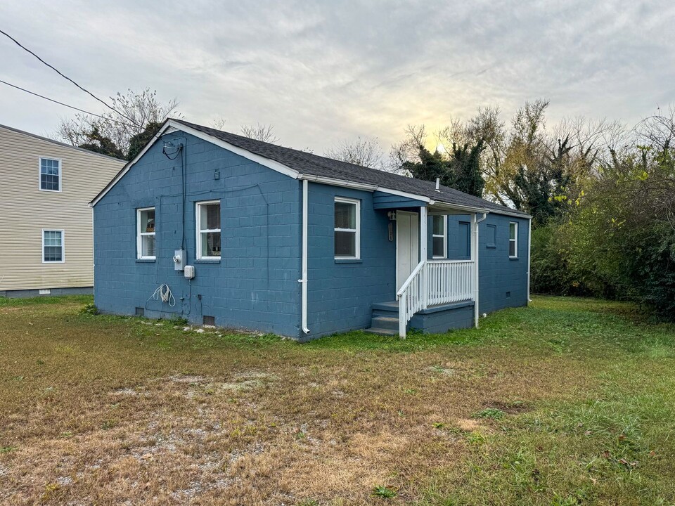 1106 Bolling St in Petersburg, VA - Foto de edificio