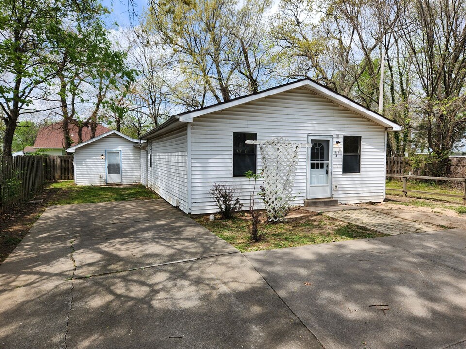 1433 N Brown Ave in Springfield, MO - Foto de edificio