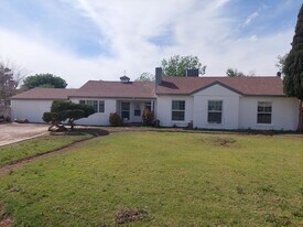 301 Rose Ln in El Paso, TX - Building Photo