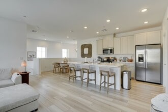 600 N Carriage Hill Dr in Las Vegas, NV - Building Photo - Building Photo