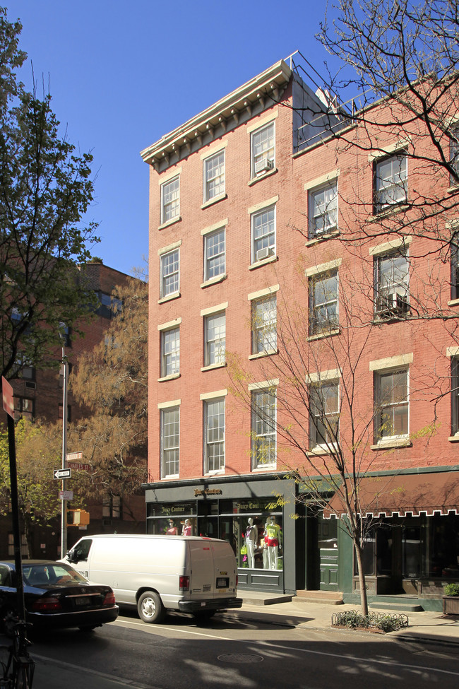 374 Bleecker St in New York, NY - Building Photo - Building Photo