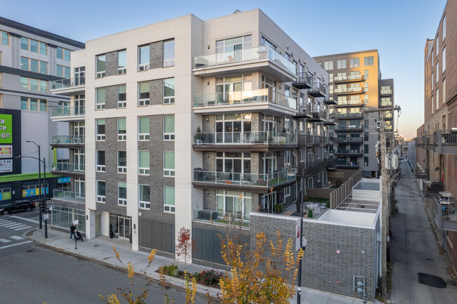 Residences on Racine in Chicago, IL - Building Photo - Building Photo