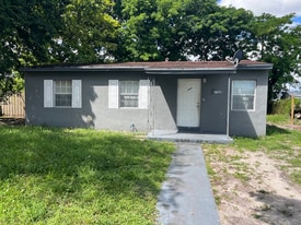 16230 NW 17th Pl in Miami Gardens, FL - Building Photo