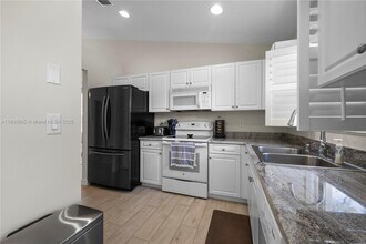 8904 SW Fishermans Wharf Dr in Stuart, FL - Building Photo - Building Photo