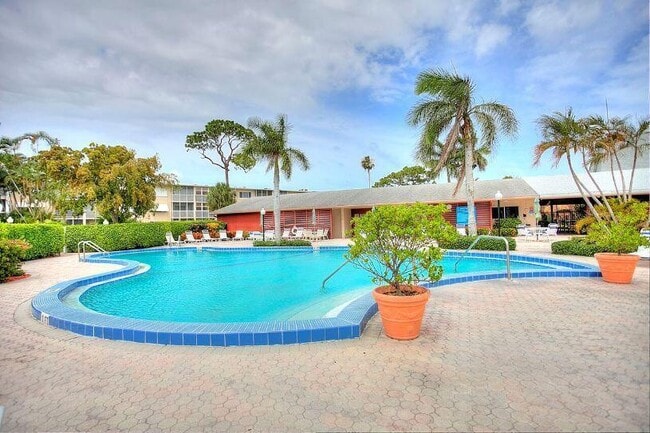 2616 Garden Dr N in Lake Worth Beach, FL - Building Photo - Building Photo