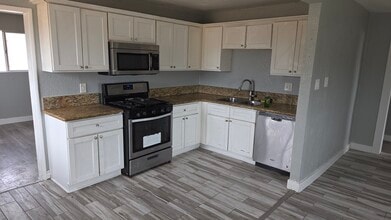 8714 W Avenue E4, Unit A in Lancaster, CA - Building Photo - Building Photo