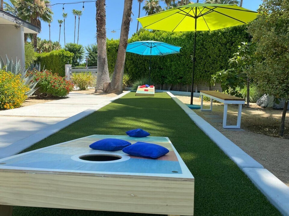 1375 S Calle Rolph in Palm Springs, CA - Building Photo