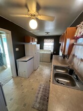 208 NE 9th St in Abilene, KS - Foto de edificio - Building Photo