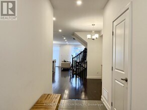 57 Heirloom St in Ottawa, ON - Building Photo - Building Photo