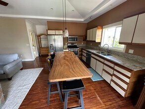 60 Naniuka Pl in Makawao, HI - Building Photo - Building Photo