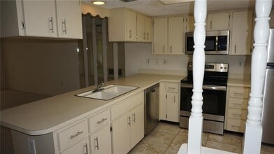 12371 Dearborn Dr in Hudson, FL - Building Photo - Building Photo