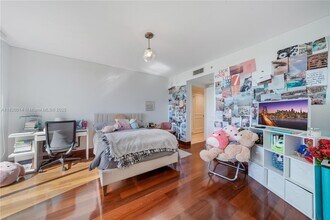 765 Crandon Blvd in Miami, FL - Building Photo - Building Photo