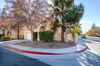 2185 Norwegian Wood Ln in Henderson, NV - Foto de edificio - Building Photo