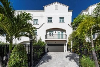 61 Isle of Venice Dr in Fort Lauderdale, FL - Building Photo - Building Photo