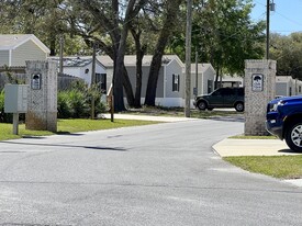 304 Reeves St in Niceville, FL - Building Photo