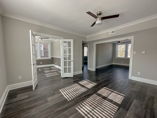 7505 Pershing Ave, Unit 2E in University City, MO - Foto de edificio - Building Photo