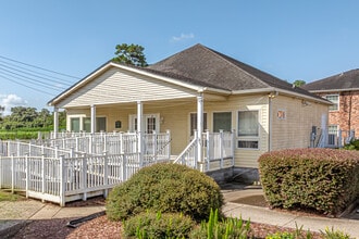 Forest Park Apartments in New Orleans, LA - Building Photo - Building Photo