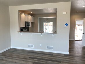 286 E Chestnut St in Windsor, CO - Building Photo - Building Photo