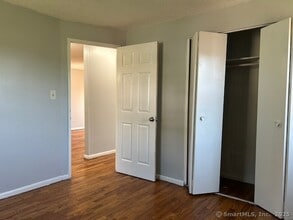 13 Sigwin Dr in Wallingford, CT - Building Photo - Building Photo