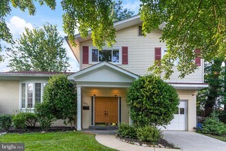 6503 Friars Ct in Bethesda, MD - Foto de edificio - Building Photo