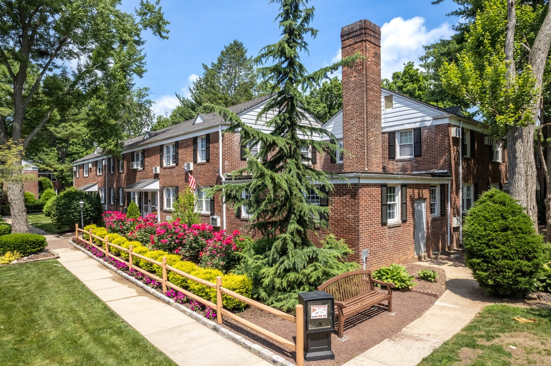 Garfield Park Apartments in Bound Brook, NJ - Building Photo