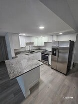 1953 W Skyline Dr in Clearwater, FL - Building Photo