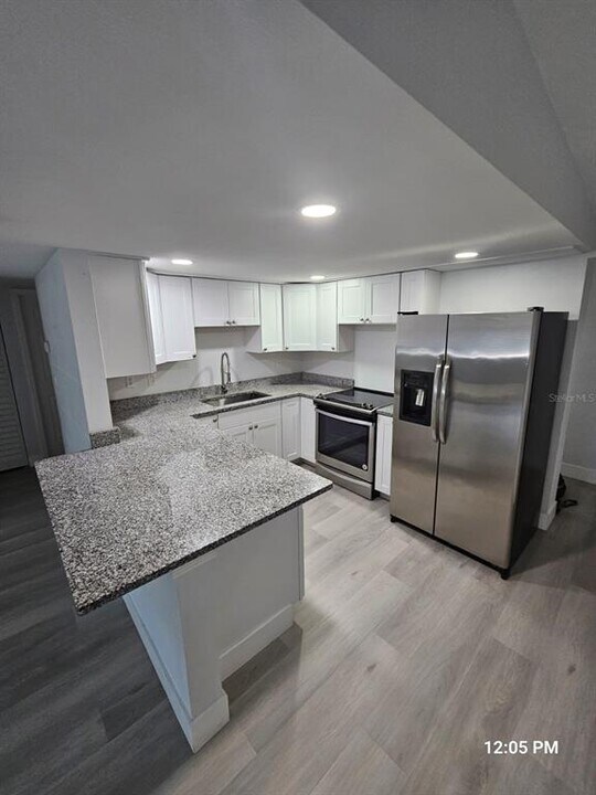 1953 W Skyline Dr in Clearwater, FL - Building Photo