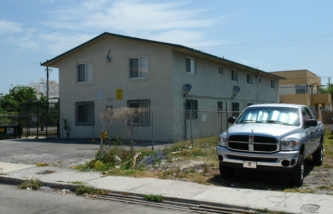 1609 NW 7th Ct in Miami, FL - Building Photo - Building Photo