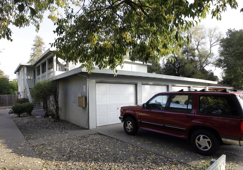 Sterling Court in Davis, CA - Building Photo