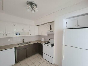 2500 NE 135th St in North Miami, FL - Building Photo - Building Photo