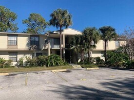 6043 Village Cir S in Orlando, FL - Building Photo
