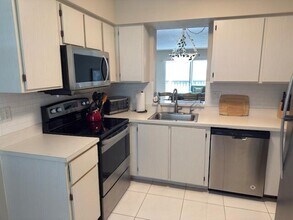 7146 Huntington Ln in Delray Beach, FL - Building Photo - Building Photo