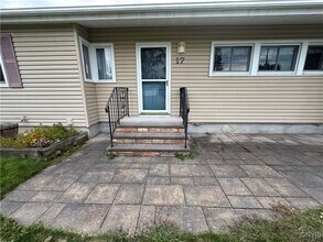 17 Gooseberry Ln in Liverpool, NY - Building Photo - Building Photo