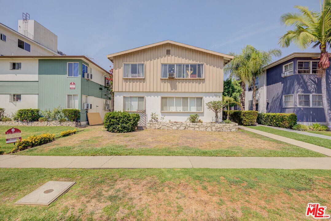 1055 S Wooster St in Los Angeles, CA - Building Photo