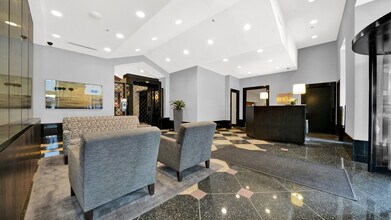 111 W Maple St in Chicago, IL - Building Photo - Building Photo