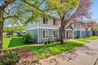 Bristol Court Apartments in Milwaukie, OR - Foto de edificio - Building Photo