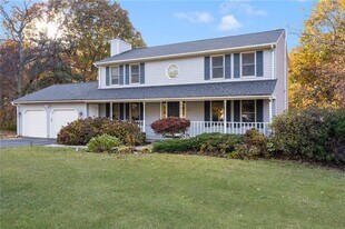 42 Rollingwood Dr in Johnston, RI - Building Photo
