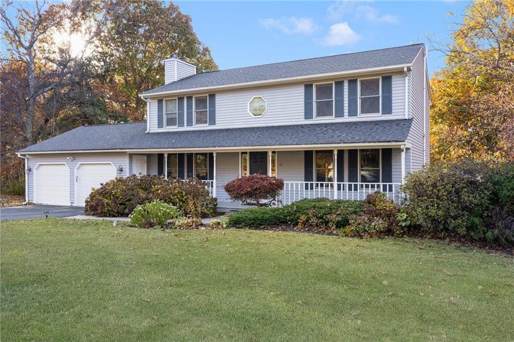 42 Rollingwood Dr in Johnston, RI - Building Photo