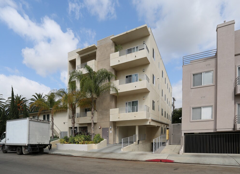 11831 Avon Way in Los Angeles, CA - Building Photo