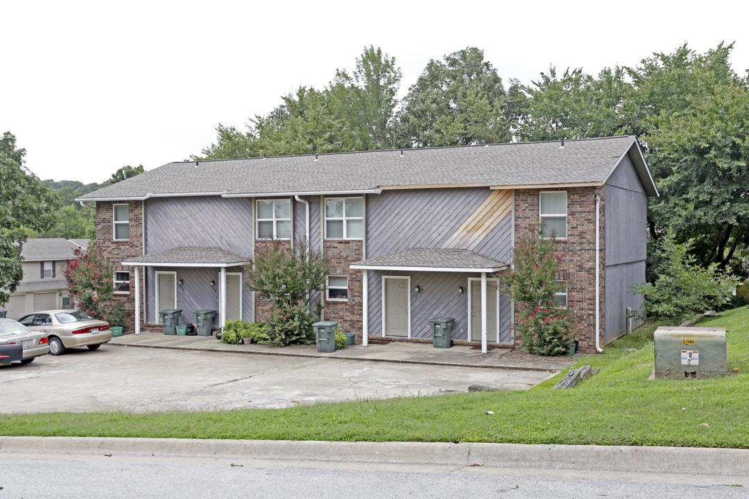 2096-2102 E Frazier Ter in Fayetteville, AR - Building Photo