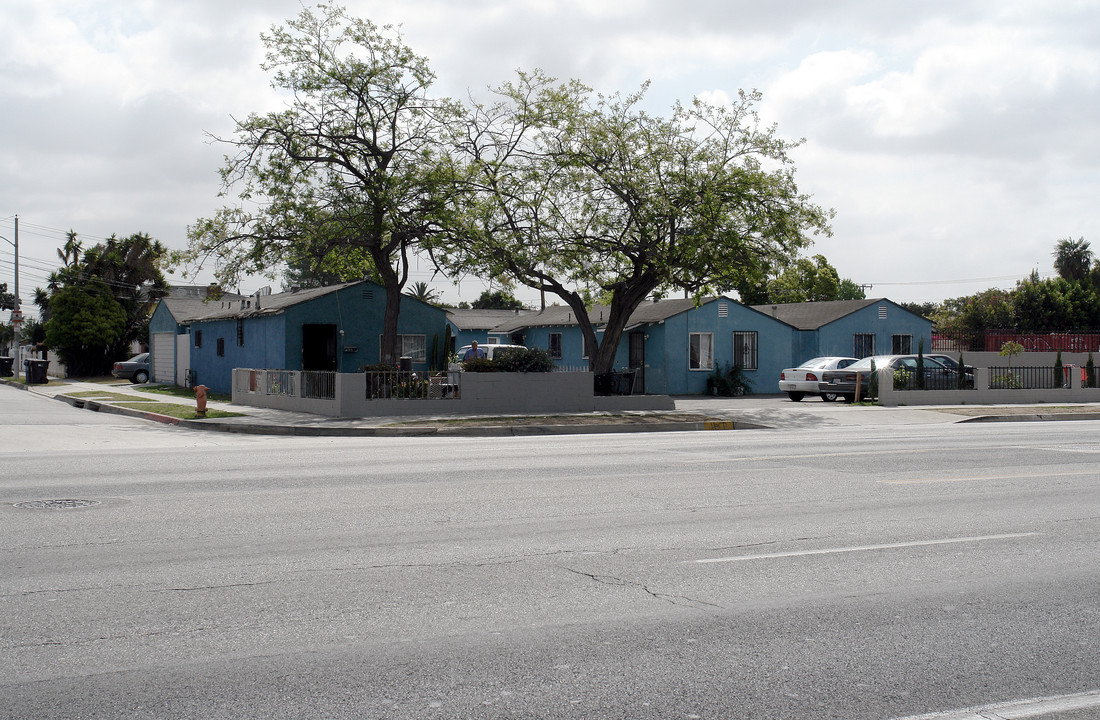 10902 S Prairie Ave in Inglewood, CA - Building Photo