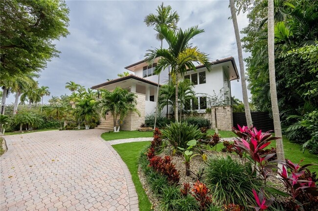 property at 7125 Los Pinos Blvd