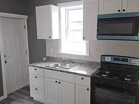 5555 Crowson St in Philadelphia, PA - Building Photo